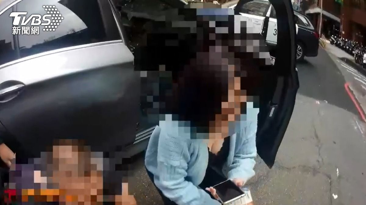 BMW掛假車牌狂飆!警攔截搜出安毒 火辣女乘客落網畫面曝