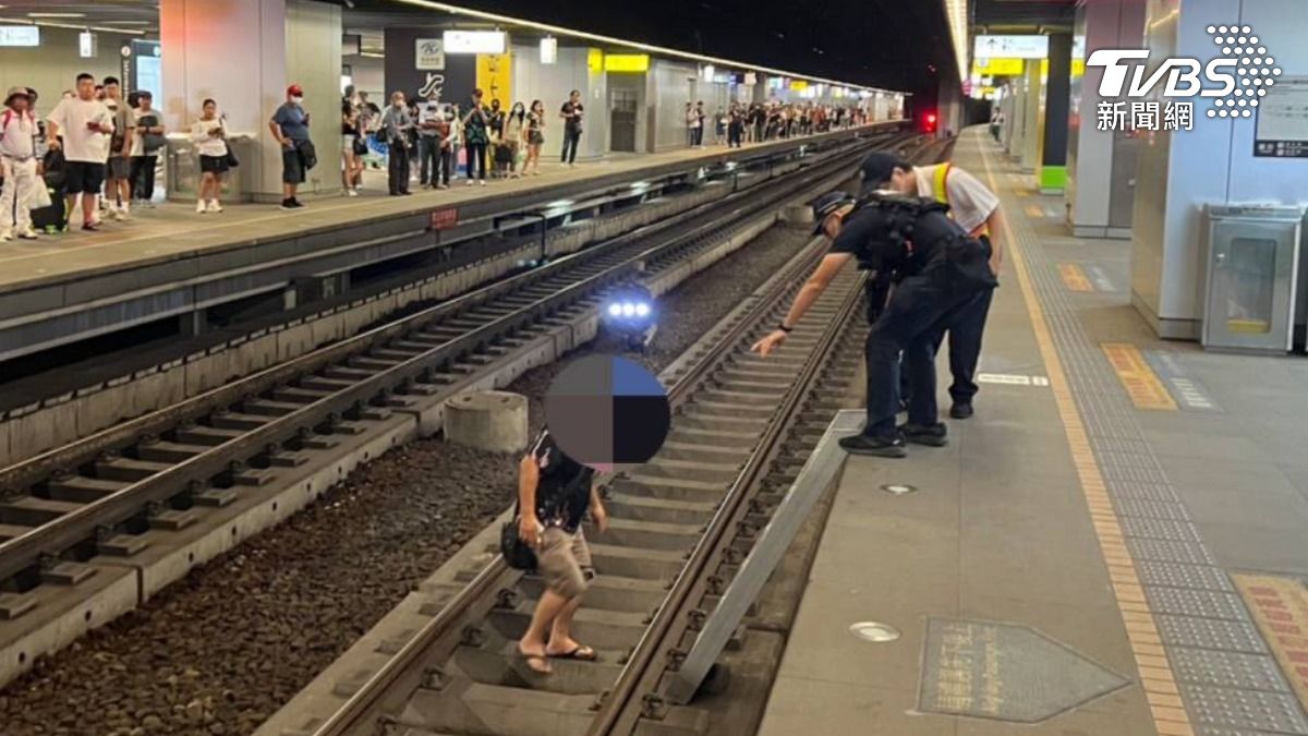 台鐵墜軌驚險事故!高雄男「醉醺醺」卡鐵軌 鐵路警要查了