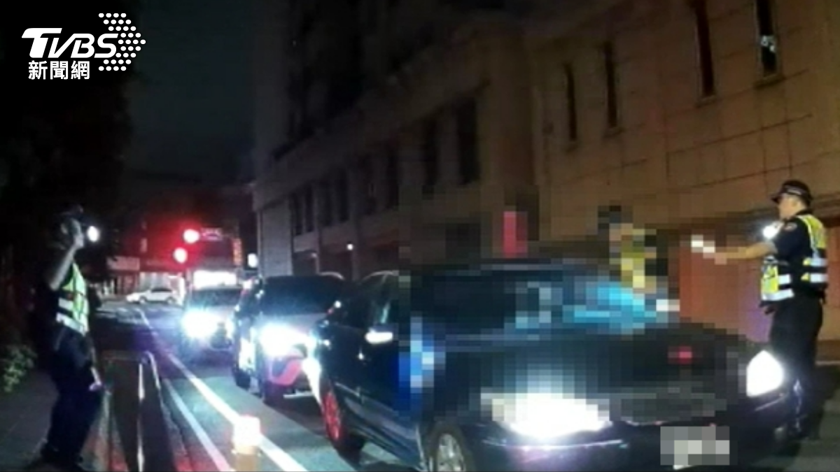 桃園男子拒檢猛衝險撞警 遭警方圍捕酒駕還藏K他命!