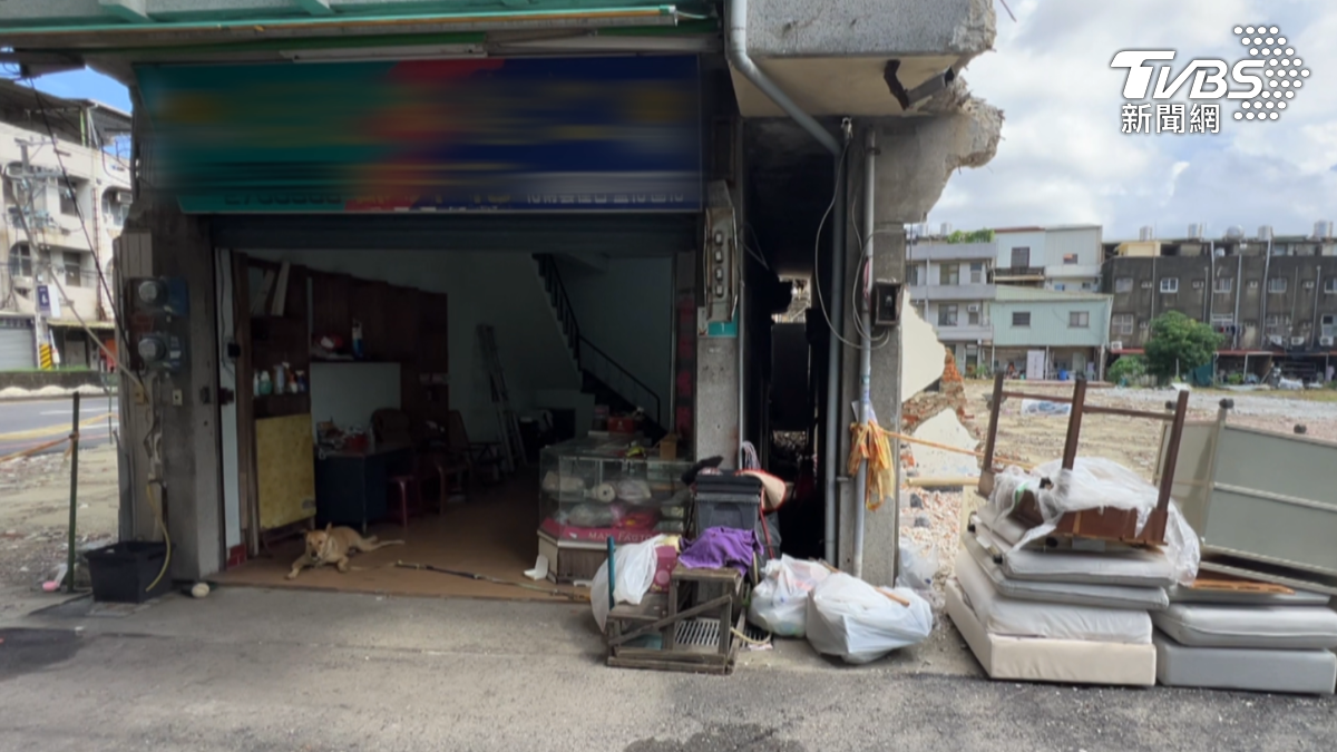 澄清自己並非釘子戶，現在地已經賣出，花店也早就沒有營業，暫沒有安全疑慮。（圖／TVBS）