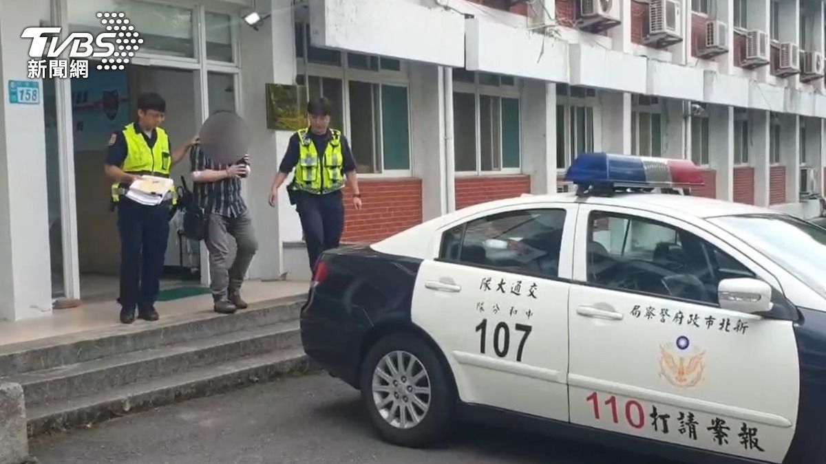 警方移送多元計程車司機。（圖／TVBS）