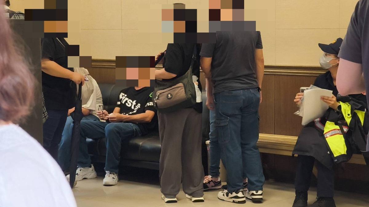 新北17歲少女遭撞身亡　家屬見計程車司機痛喊：跪下