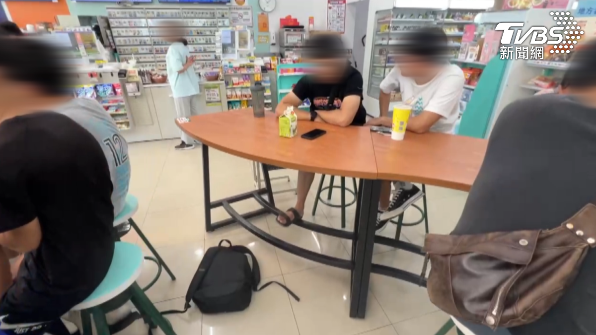 店員一般如果發現顧客疑似偷東西，通常店員會先確認監視器後才報警，但這回報案的是店內新人，當下太緊張直接報警（示意圖／TVBS）