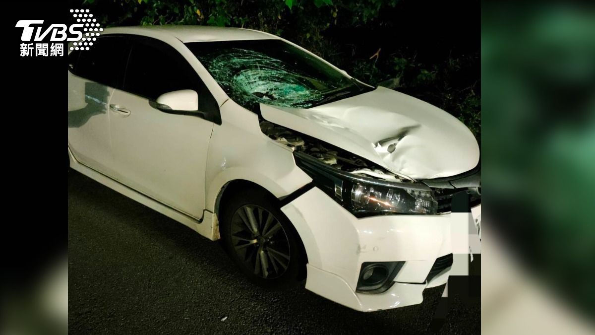 黃男開車沿中清路七段由西往東方向直行,未料行經中清路七段357號時,不知何故撞上準備穿越馬路的何婦。(圖/TVBS)