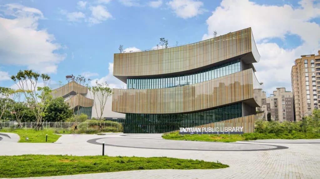 桃園市立圖書館是全台最大的公共圖書館。(圖/翻攝自桃園觀光導覽網官網)