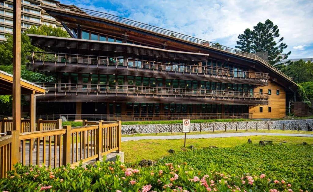 北投圖書館入選「全球最美25座公立圖書館」之一。(圖/翻攝自臺北旅遊網官網)