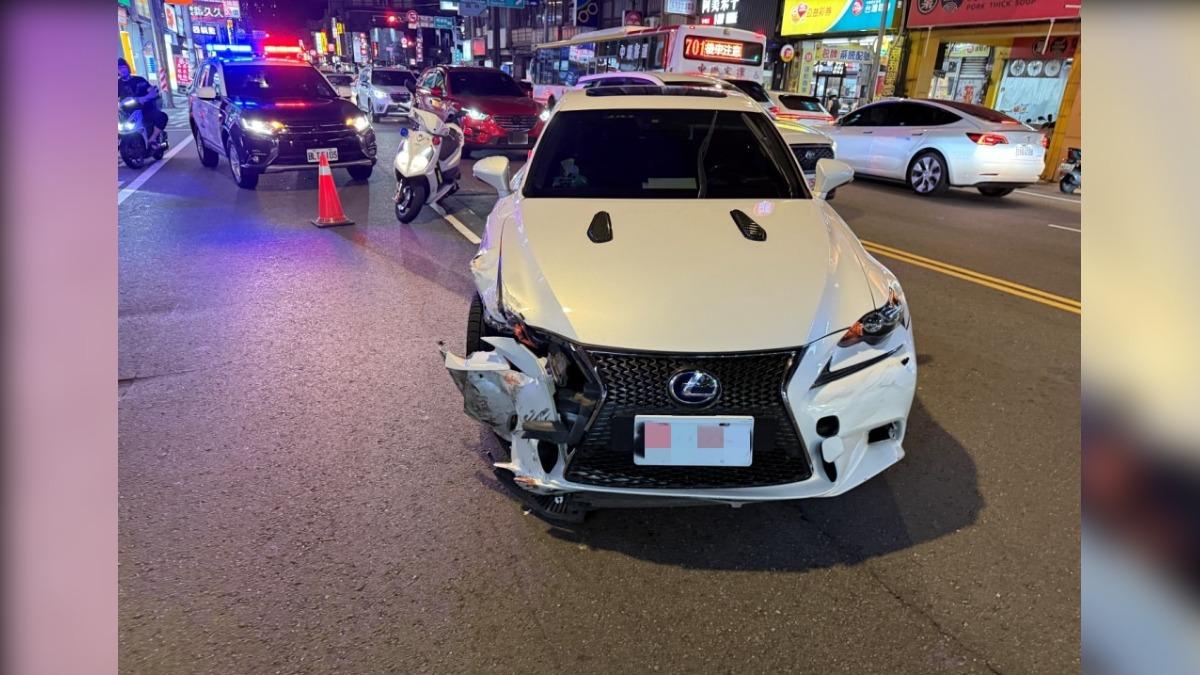 中壢驚魂!多元計程車撞消防栓 又連環撞三車