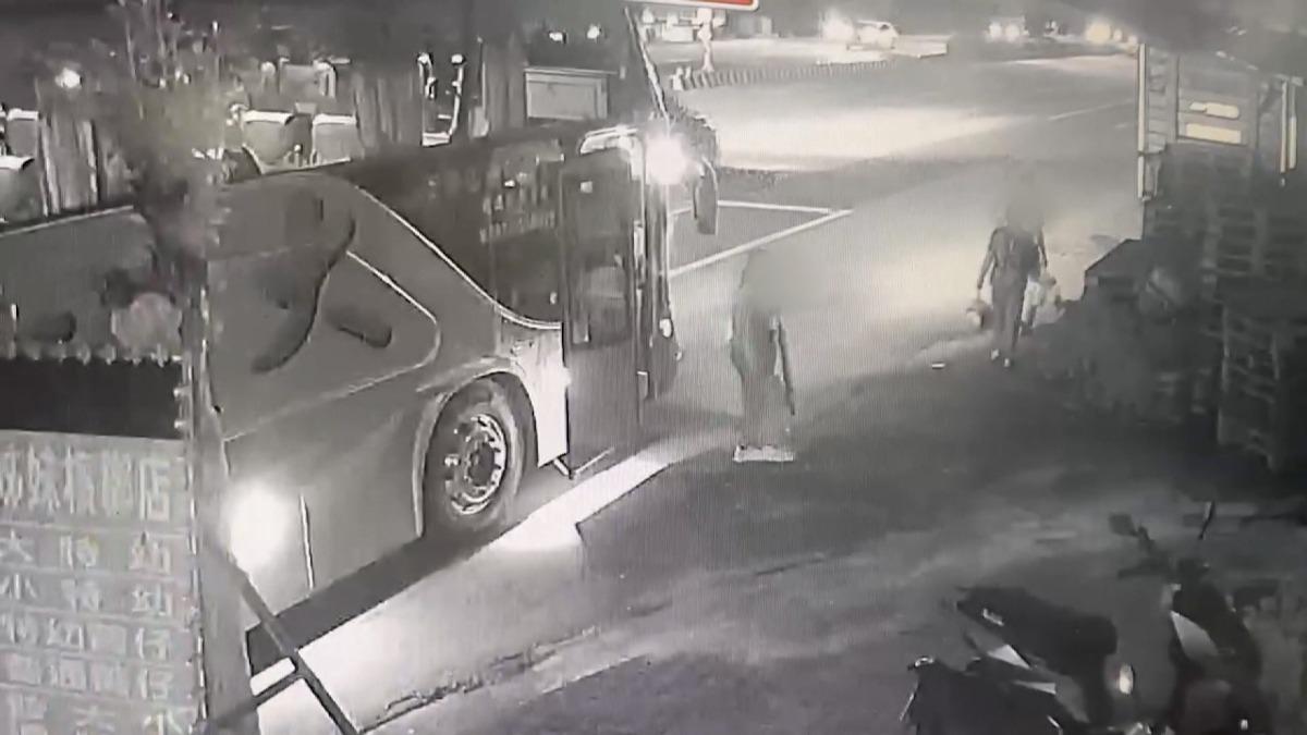 行人橫越「黑暗路段」遭撞亡!走到斑馬線需11分鐘,家屬崩潰哭。(圖/民眾提供)