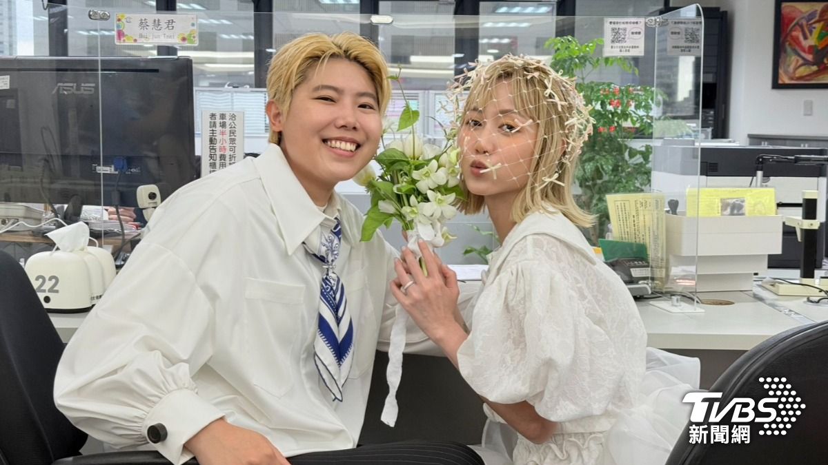 瑪麗和Joy登記結婚。（圖／林彥君攝）