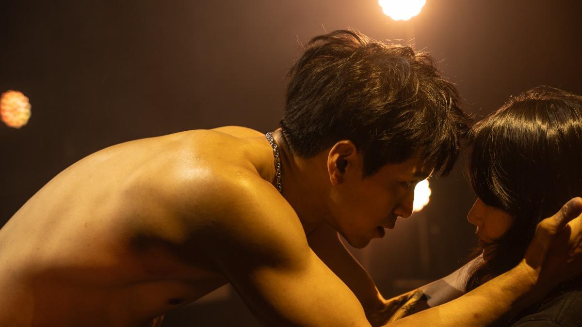 猛男和觀眾近距離接觸。(圖/MUSCLE HIGH提供)