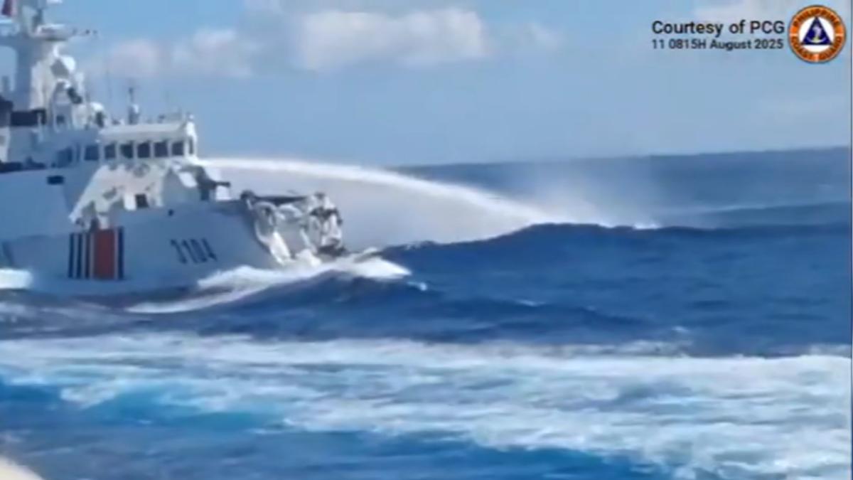 中共海警追菲艇反撞共艦,兩艦毀損畫面曝光,圖為中共海警船。(圖/PHCG)