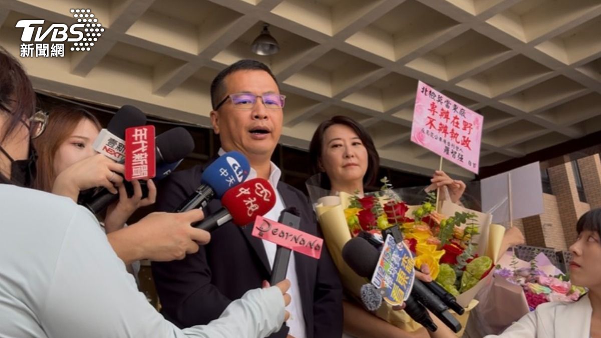 羅智強登反罷廣告「害公車業者被查水表」 藍白送北檢鮮花酸爆