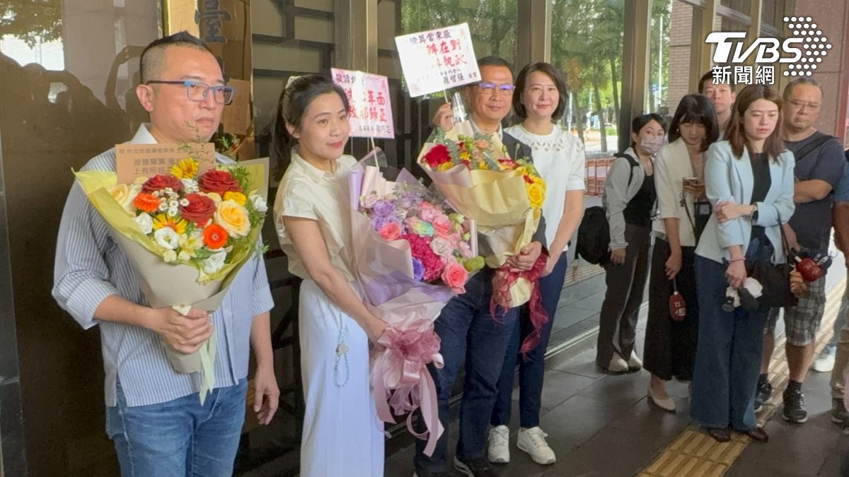 羅智強送鮮花「莫當東廠,專辦在野」 北檢:轉贈或銷毀