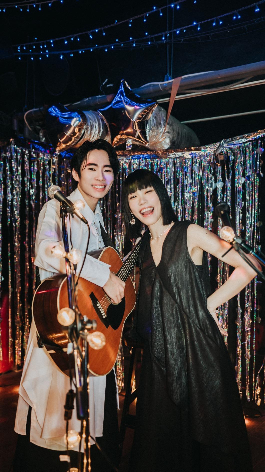 Skippy(左)和丁丁攜手走過15年,更踏入婚姻共組家庭。(圖/好多音樂提供)