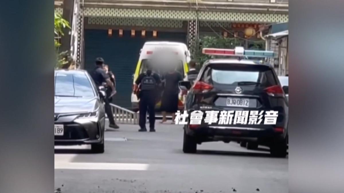 男子和爸爸發生口角,拿著棍棒和榔頭追打父親,警消到場盾牌、鋁梯,通通成了員警的自保工具(圖/翻攝社會事影音)