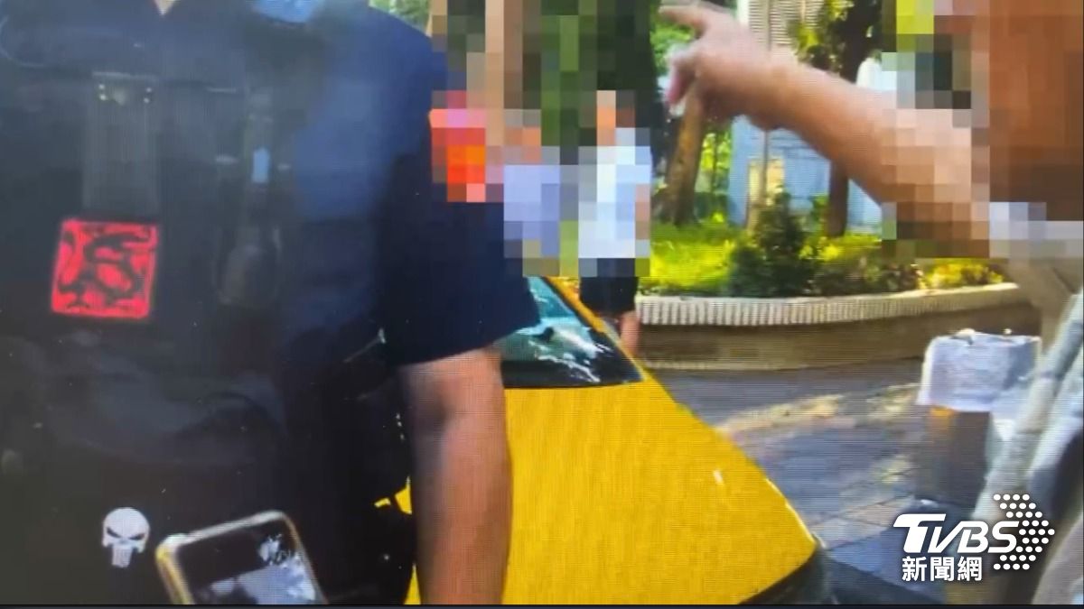 洪姓駕駛向警方控訴,排班時遭男子咆哮。(圖/TVBS)