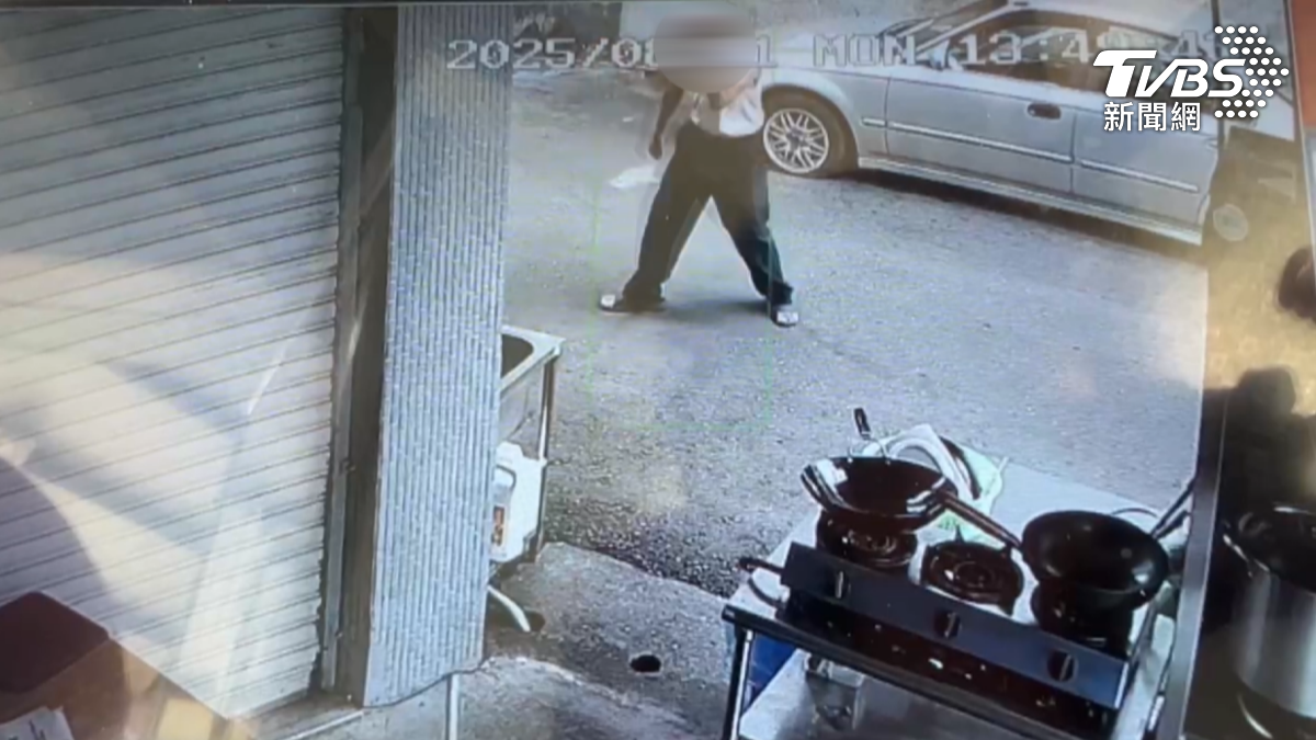 爸爸被兒子拿榔頭打傷,已經不是第一次惹事了,附近鄰居都很害怕(圖/TVBS)