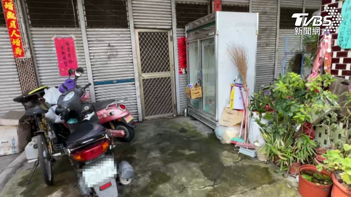 發生這種事情,鄰居跟房東都拜託他們遷走,要不然他們生活怕怕的(圖/TVBS)