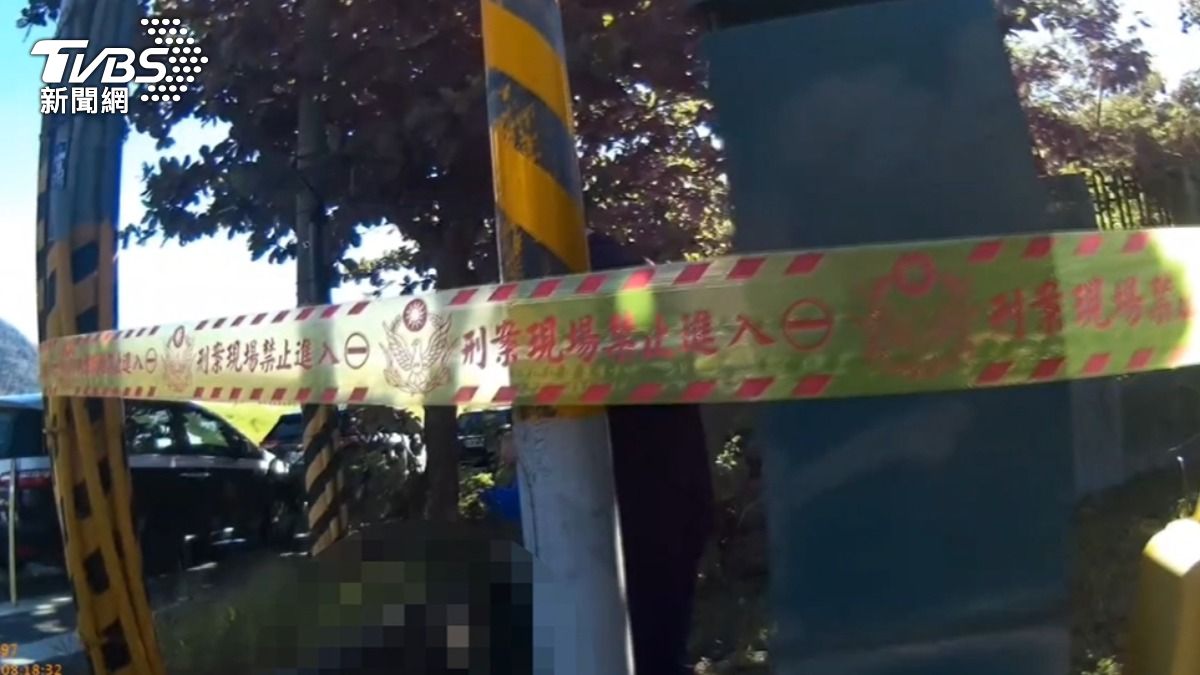死者倒臥德興棒球場旁的水溝。(圖/TVBS)