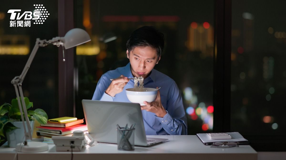 太晚吃飯恐肥胖又糖尿病!夜貓怎麼辦?醫曝代謝密碼