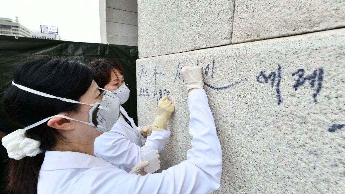 首爾景福宮牆壁驚現「川普總統」塗鴉 七旬翁被捕恐面臨重罰