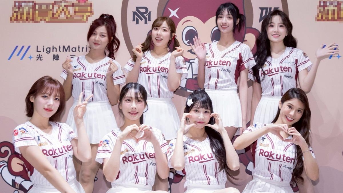 啦啦隊樂天女孩即將到香港以及美國演出,成員們12號下午現身分享心情。(圖/樂天桃猿提供)