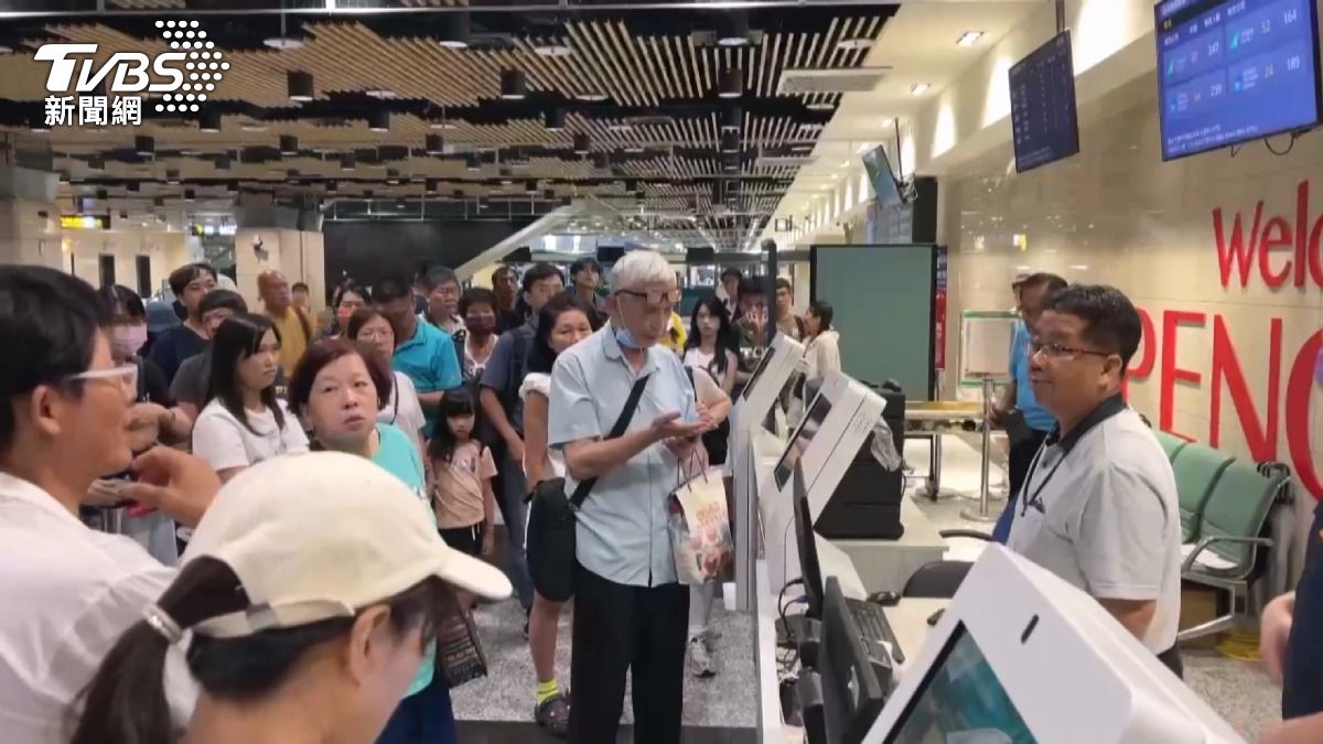 楊柳颱風攪局！澎湖53航班全取消　3433名旅客受影響。(圖／TVBS)