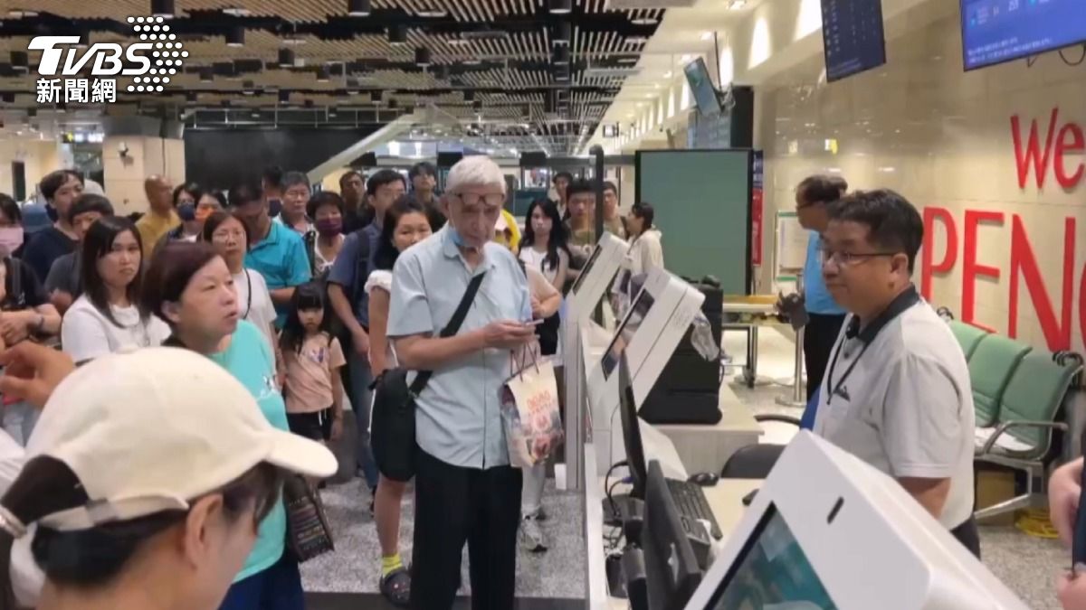 200旅客滯留　機場急喊「別來」。(圖／TVBS)