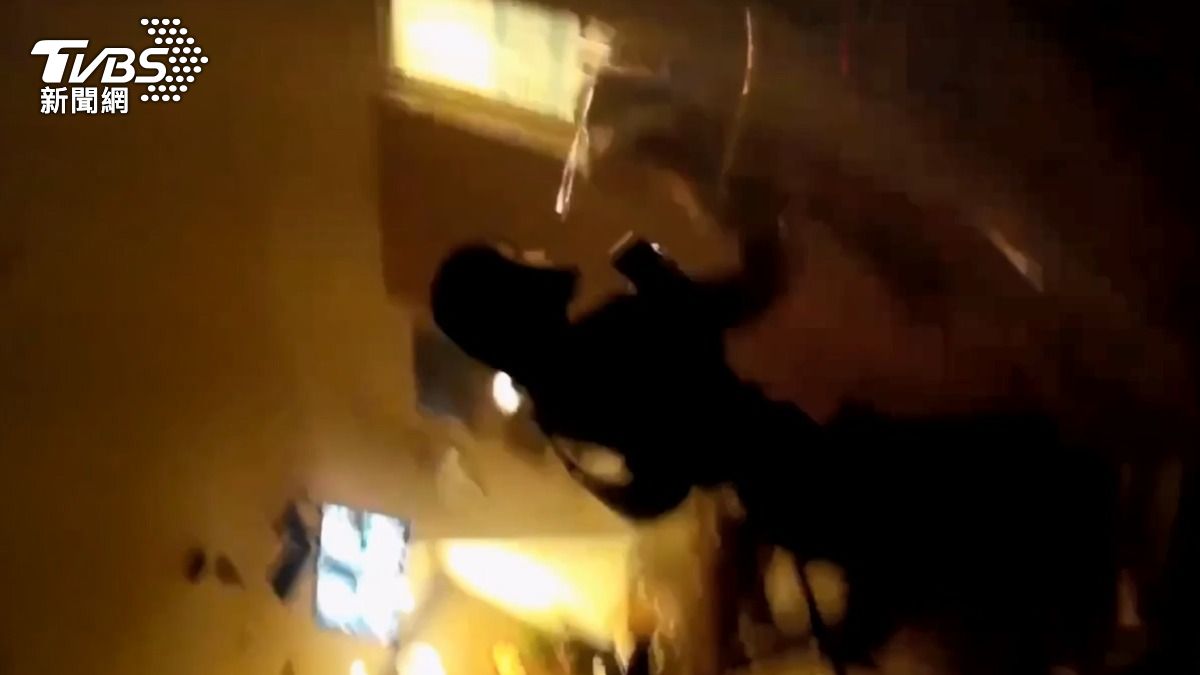 萬華警突襲掃蕩私娼!18外籍女嚇瘋逃竄 遭包夾圍捕