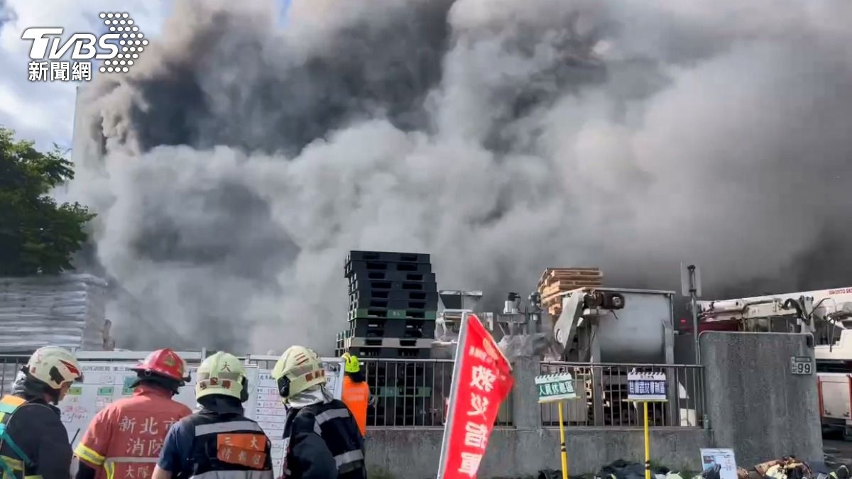 快訊/食品廠品元實業大火!八里、林口「空污異味」快戴口罩