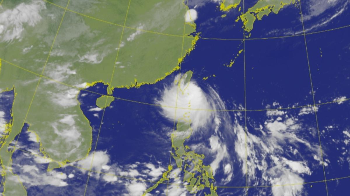 颱風/明晨「5縣市停班停課」達標!最新雨量預測 楊柳變強了