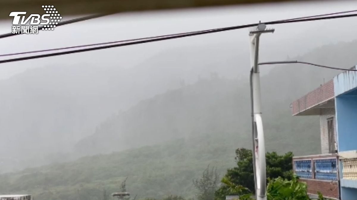 遠方山景已模糊不清。（圖／TVBS）