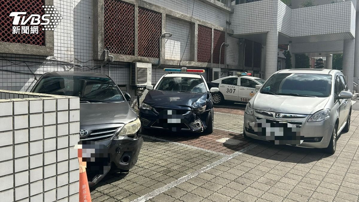 警局門口肇事!新北休旅車失控衝人行道 1女路人被壓車底