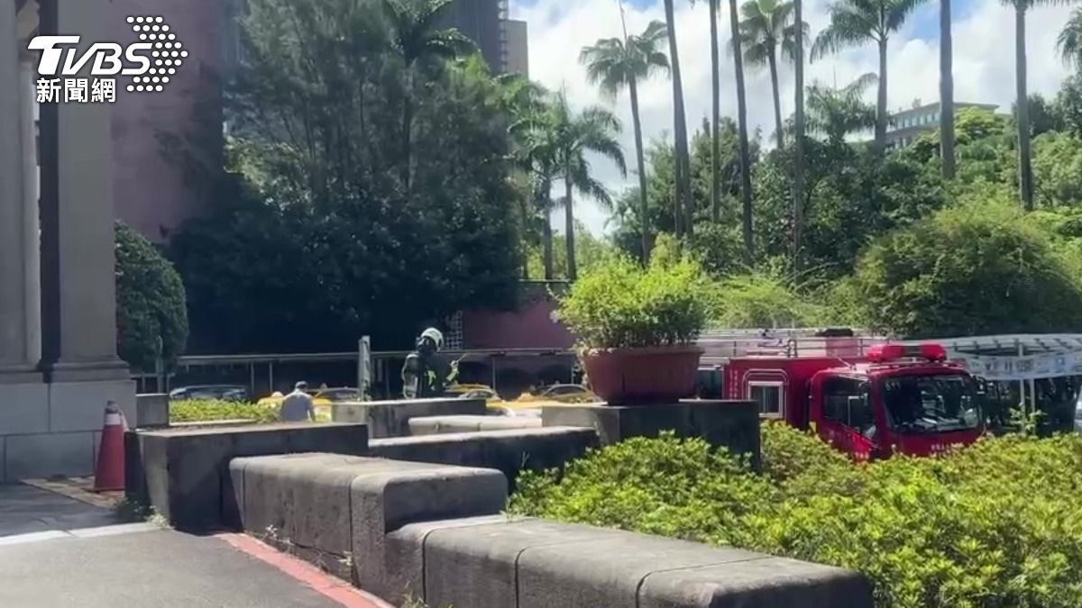 快訊/台大醫院總院空橋起火 燒毀空調管線