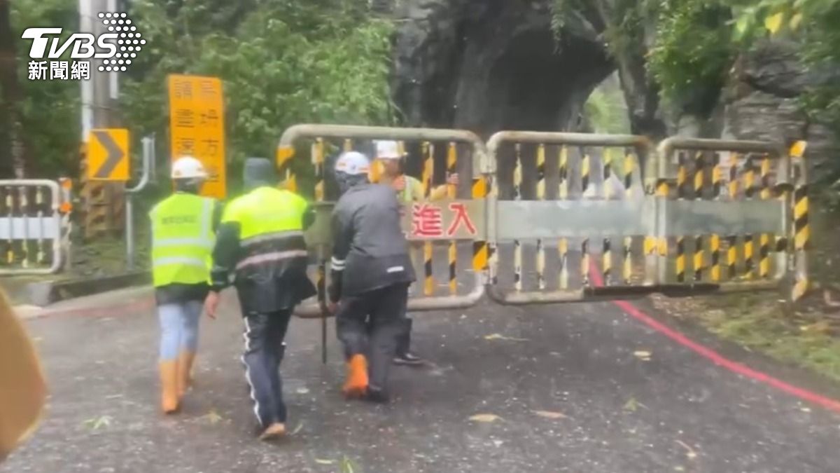 楊柳撲台!花蓮雨彈狂炸 台23線富里小天祥段預警性封閉