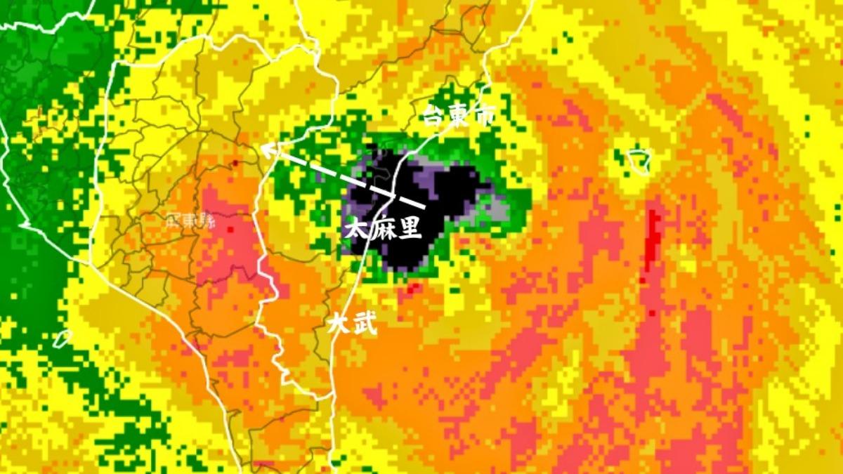 快訊／颱風登陸了！南部進入搖滾區「狂風暴雨慘虐」　北部防角隅效應
