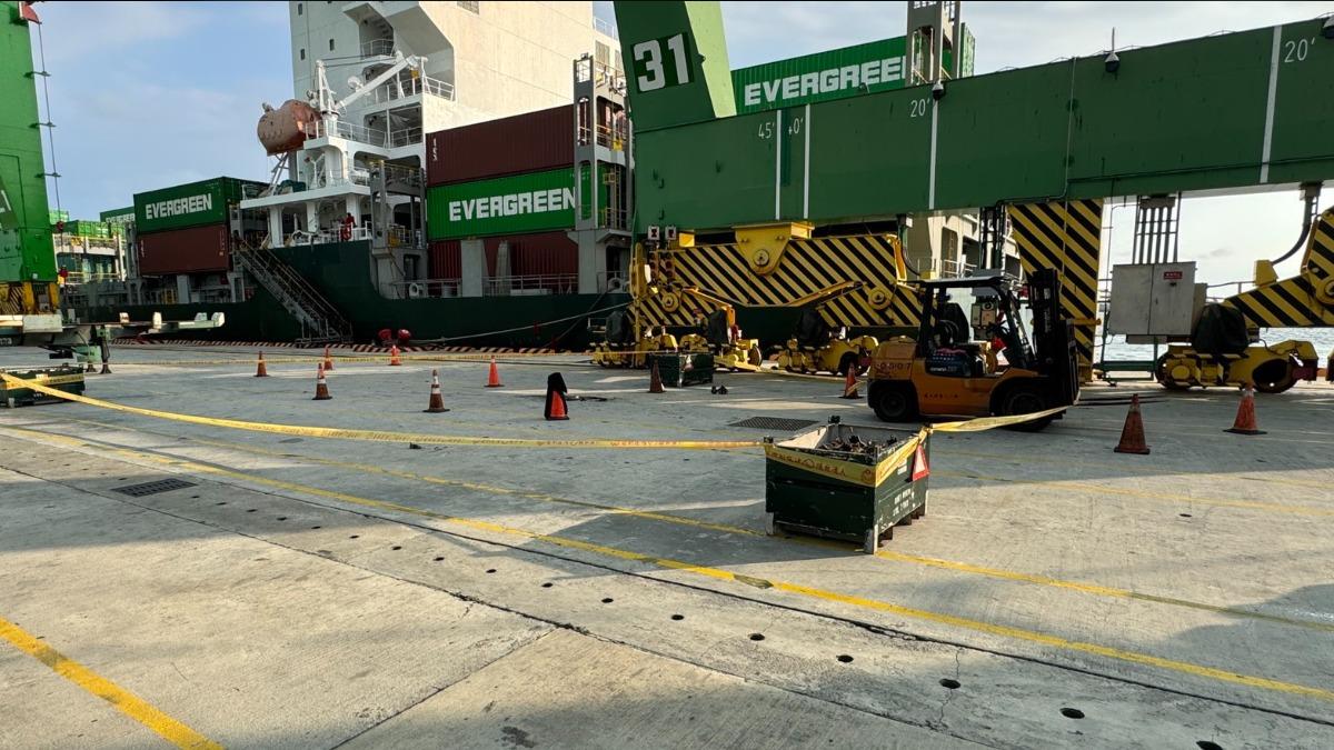 警方到場緊急拉起封鎖線。(圖/民眾提供)
