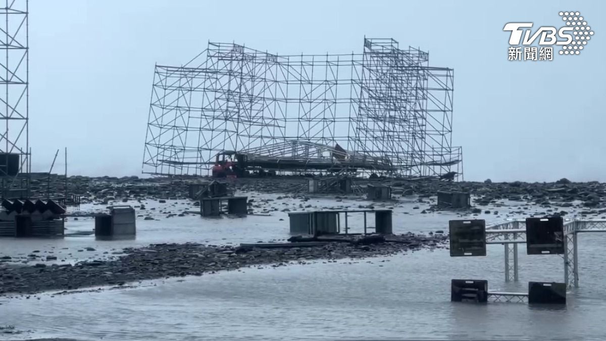 楊柳台東登陸！音樂節舞台遭海浪吞沒　設備泡水慘況曝