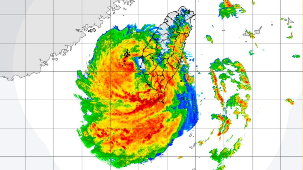 楊柳颱風16:00臺南七股出海 中南部、花東仍嚴防強風豪雨