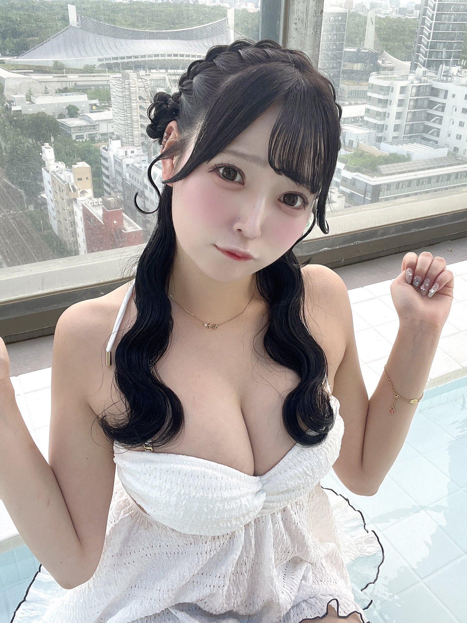白咲雪亞有著魔鬼身材,發起飆來也恐怖得跟鬼一樣。(圖/翻攝自推特)