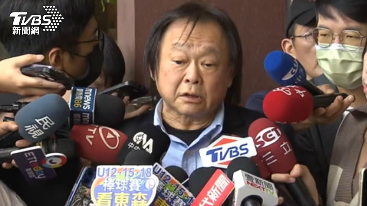 民進黨立委王世堅聲援性平部主任李晏榕。(圖/TVBS)