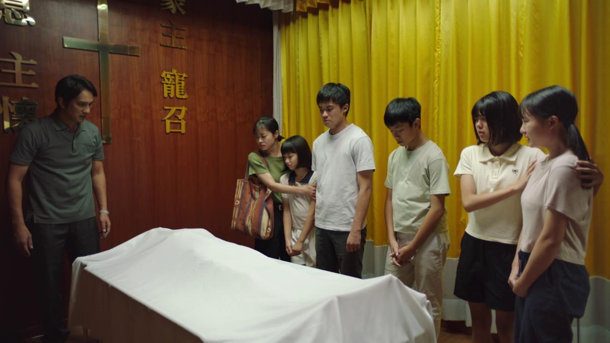 天心親自上陣畫出燙傷特殊化妝。(圖/大愛提供)