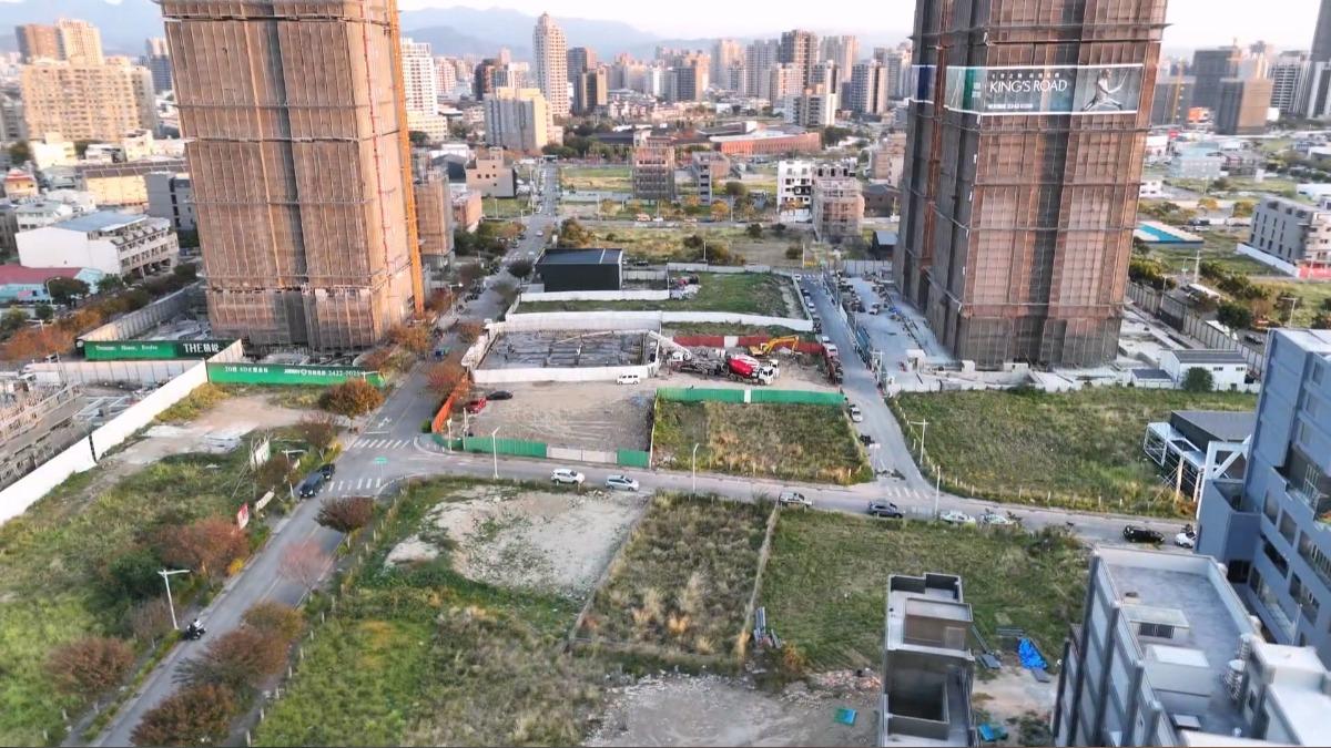 50萬訂金卡一年!購屋族等不到建商開工。(圖/翻攝建商YT)