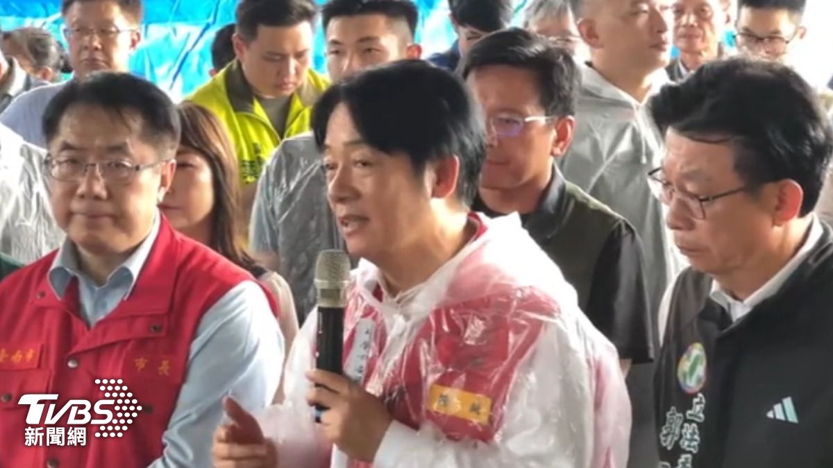 總統賴清德7月11日在台南勘災時,向災民表示「國軍不能進入民宅」。(圖/TVBS)