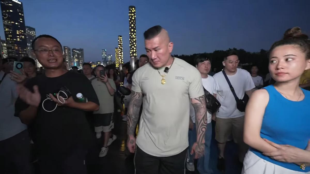 館長再度訪中直播!喊話台人該回家 陸媒記者突提3字秒被消音