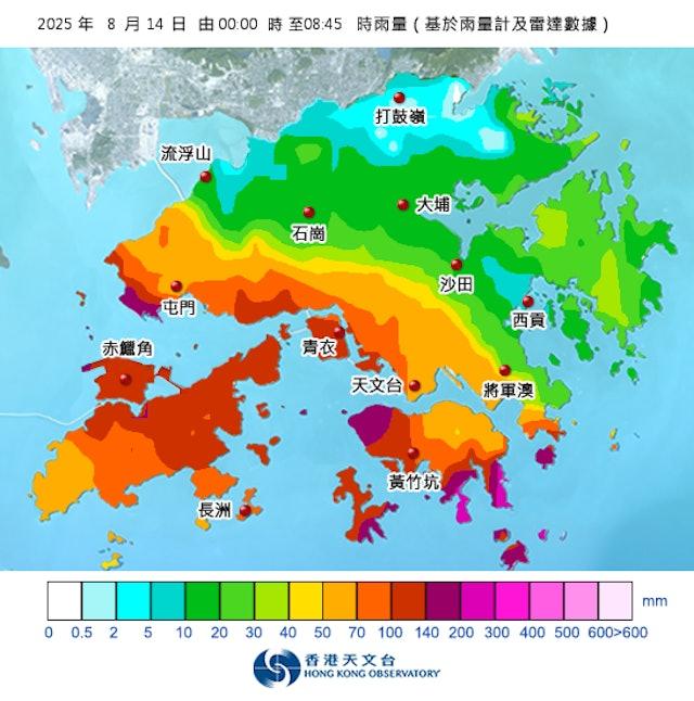 8月14日截至上午8時15分各區累積雨量,當中以港島南及西、葵青及大嶼山最大雨。(圖/香港天文台提供)