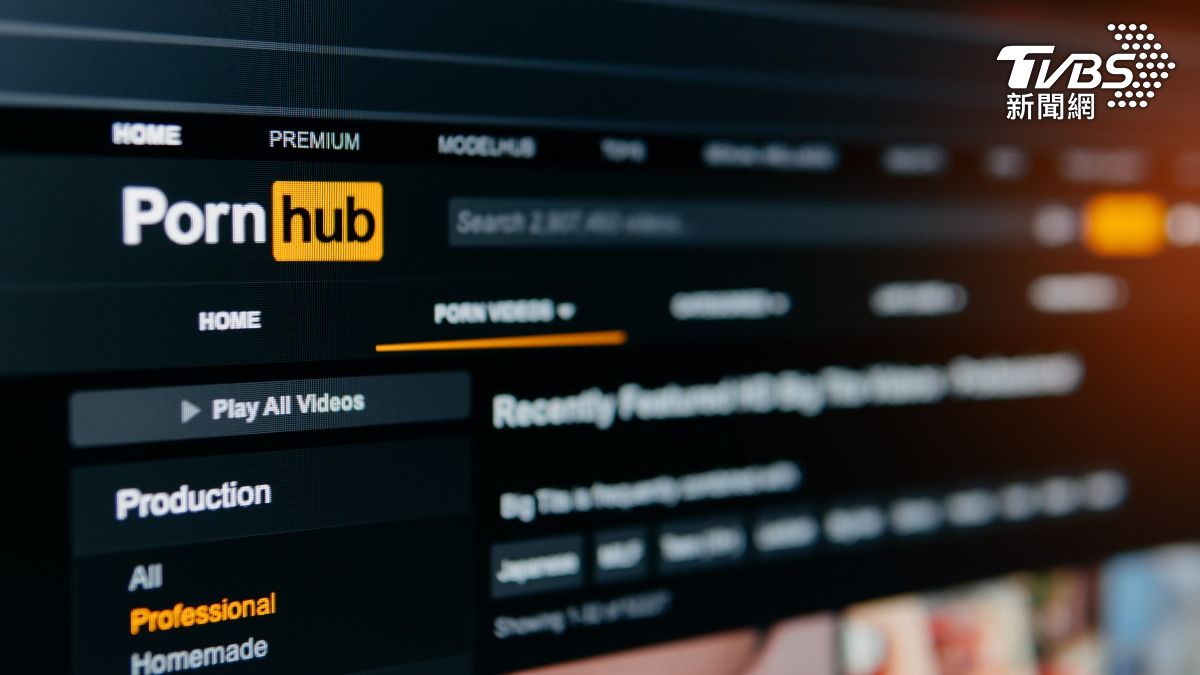 英國新規!上色情網站先「自拍測年齡」 Pornhub流量暴跌