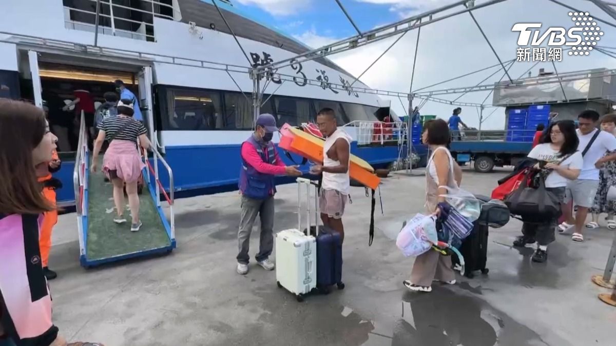 颱風過後，台東往返綠島的航班雖已恢復正常運行。（圖／TVBS）