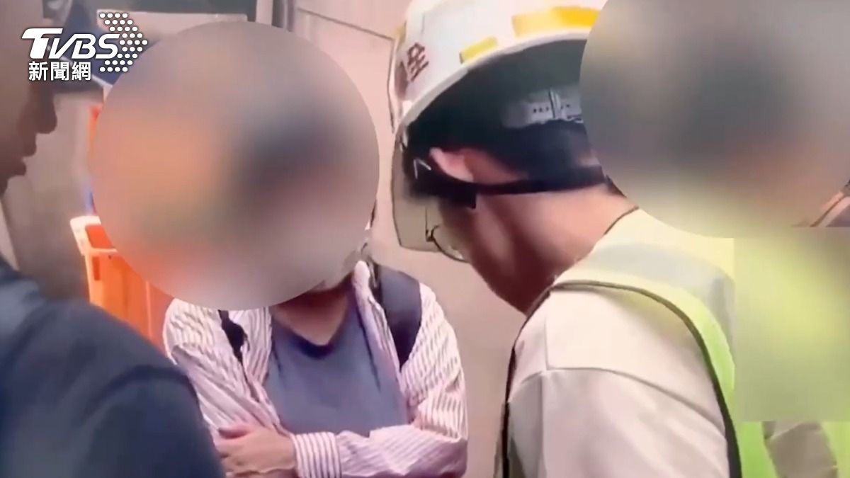 警扮成工地保全抓車手。(圖/TVBS)