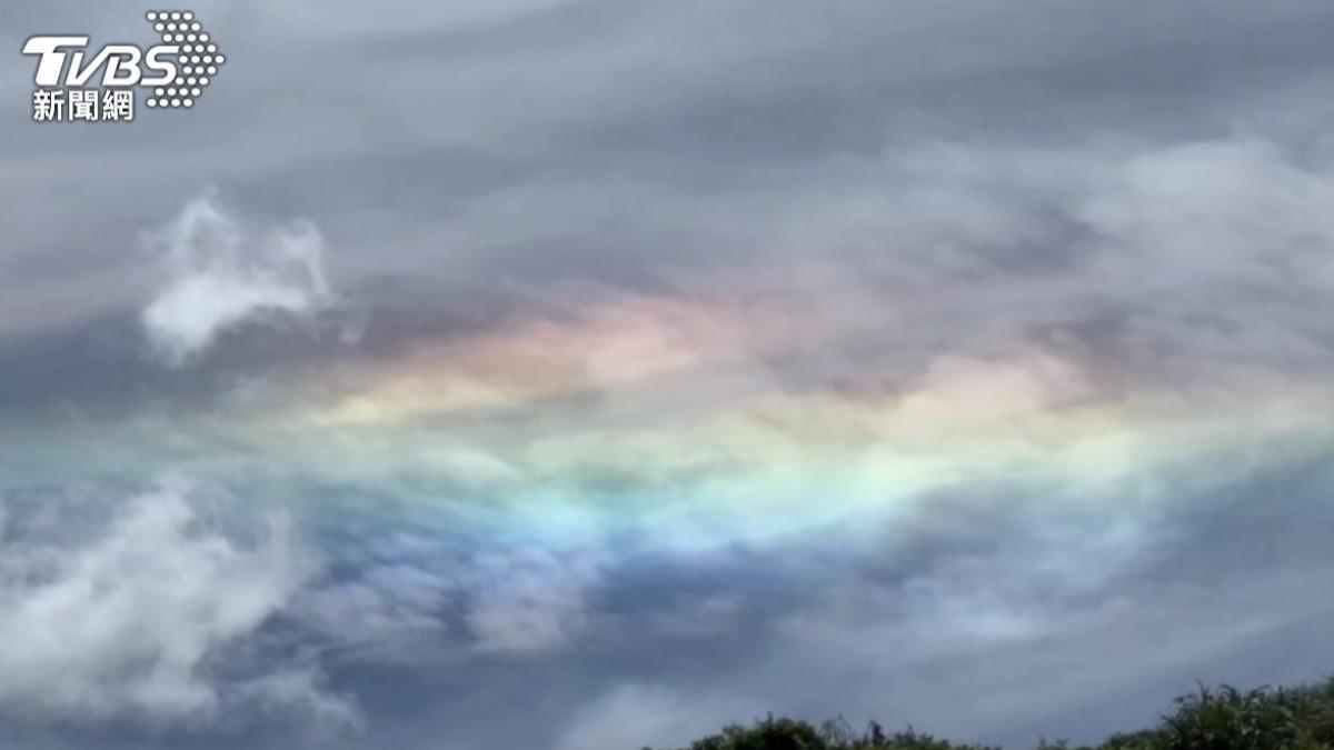 快抬頭!楊柳颱風遠離「天空驚現絕美彩雲」 鄭明典解釋成因
